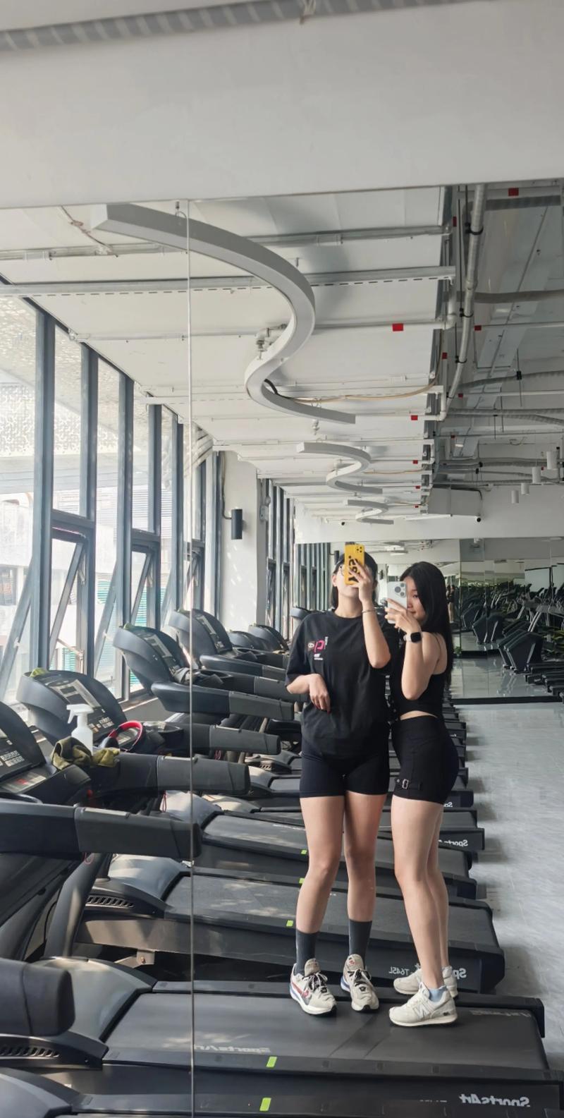 怪怪力量美女.#力量训练 #商业健身房和铁馆的区别 #健身美