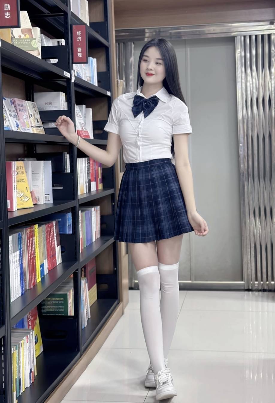 JK制服：颜值很高的校园风小姐姐 