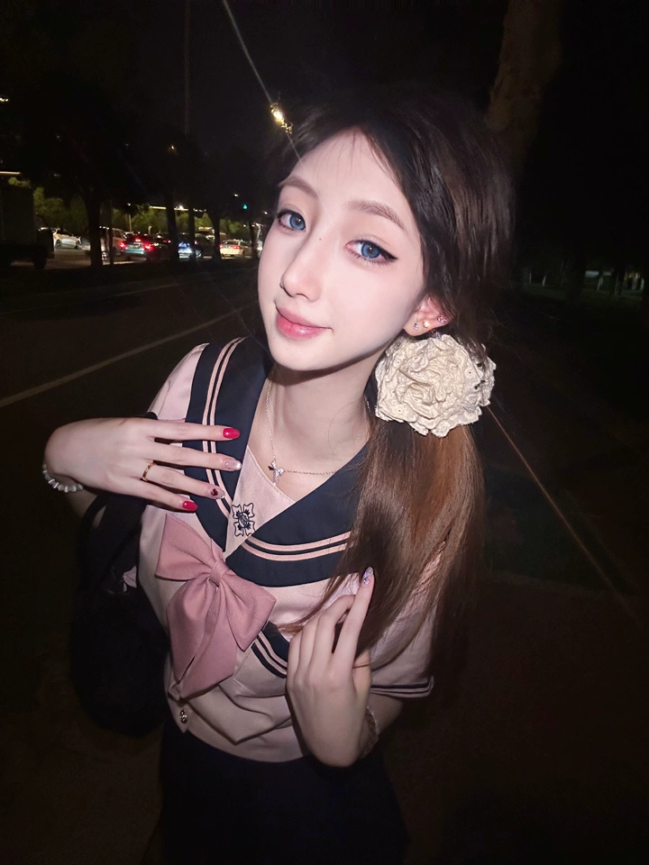 非常出片，第一次尝试JK制服，感觉很不错，本人身高166体重107斤尺码M码，给大家参考一下