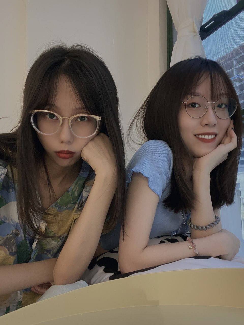 jk眼镜妹自拍小姐姐