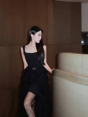 美女与柯基模特写真