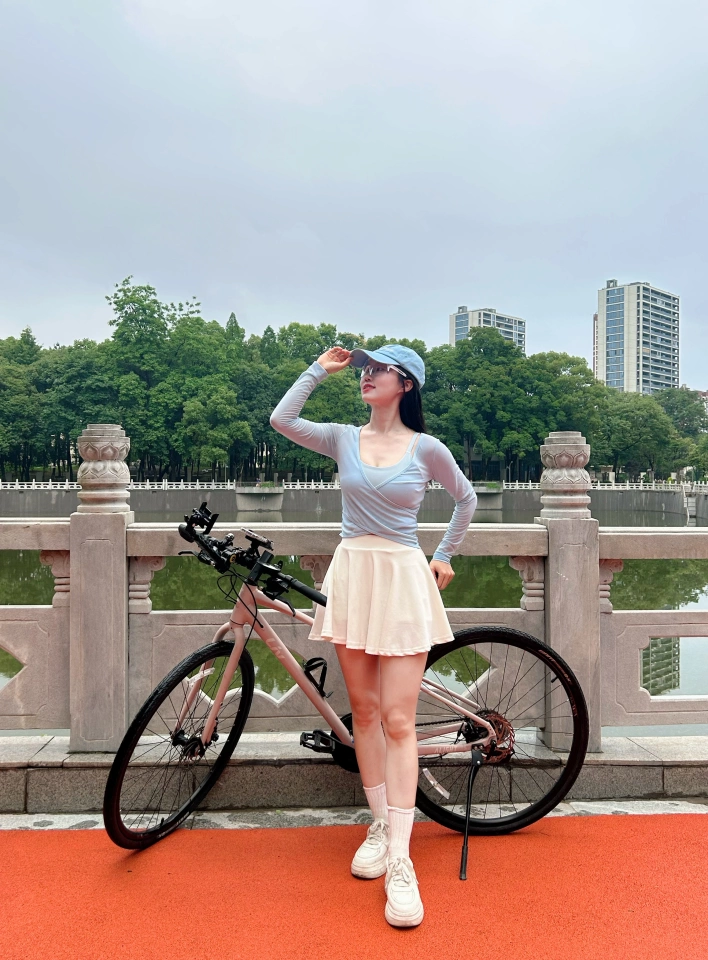 很喜欢的一个款式 里面的吊带也可以单穿 很舒服