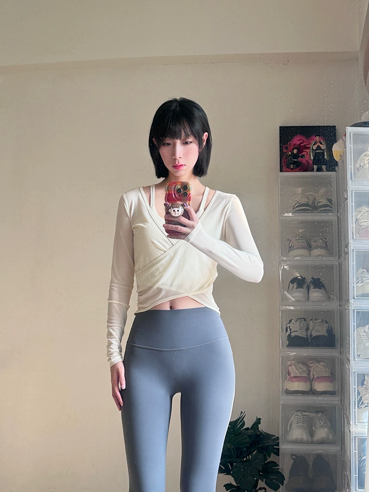 喜欢 穿起来很温柔 质量都挺不错的 假两件设计 里面吊带也可单穿