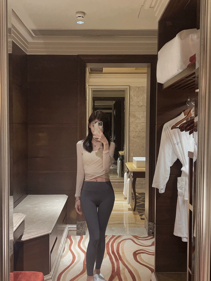 这个款色运动外穿都好看！！！而且很透气哦