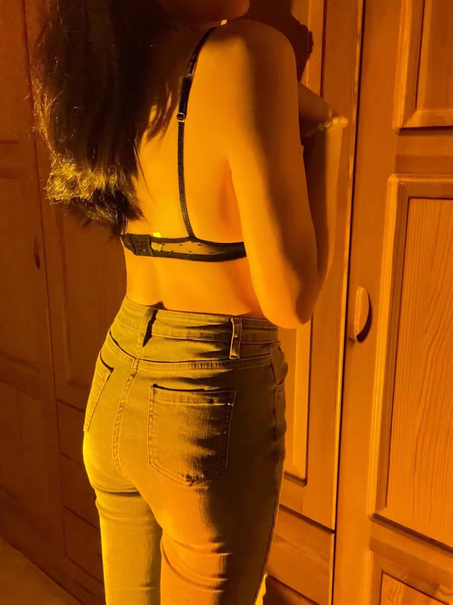 试穿了小伙很好，穿起来特别舒服，上身胸型漂亮跟图片一样