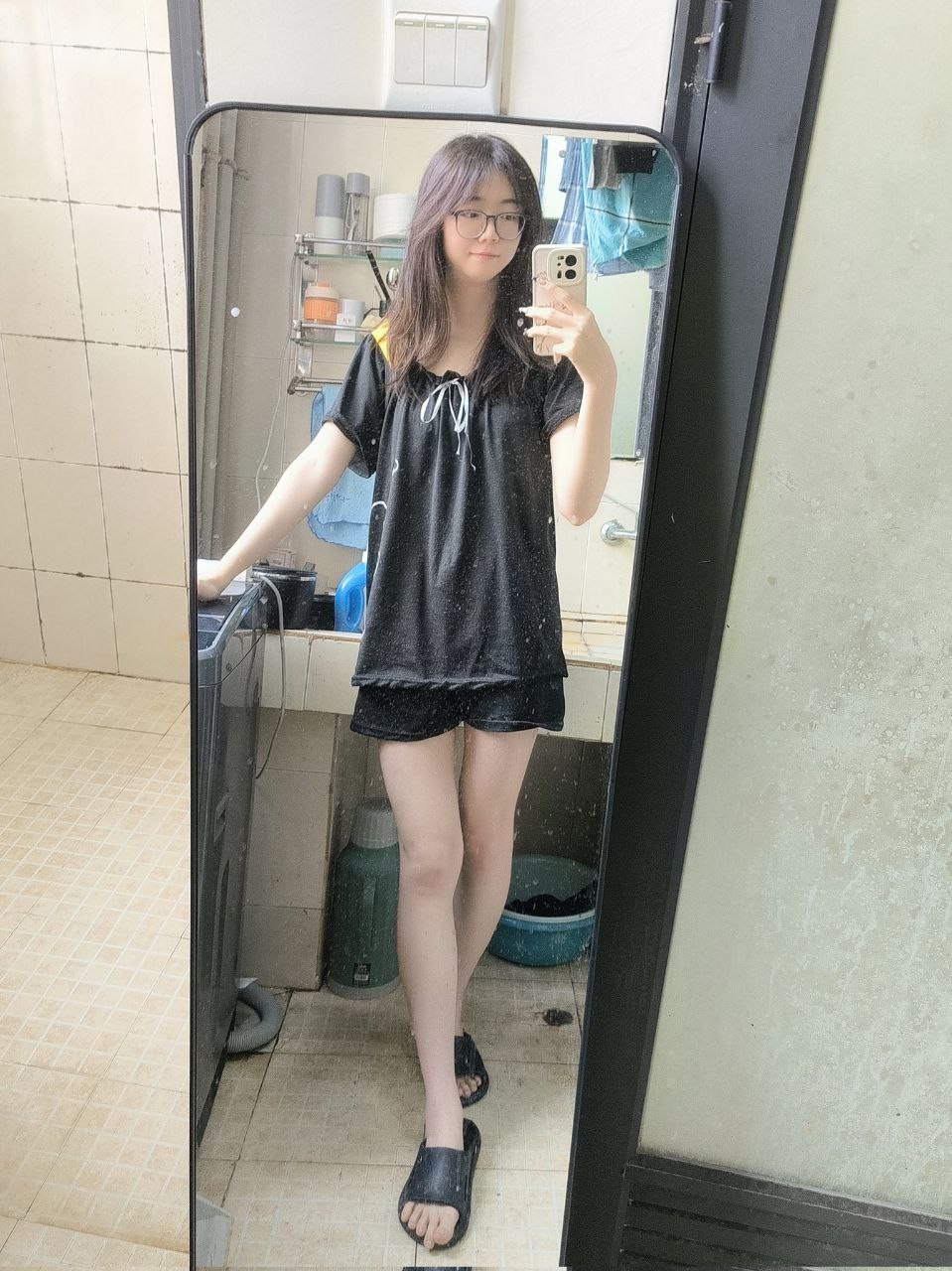 纯欲穿搭眼镜妹小姐姐