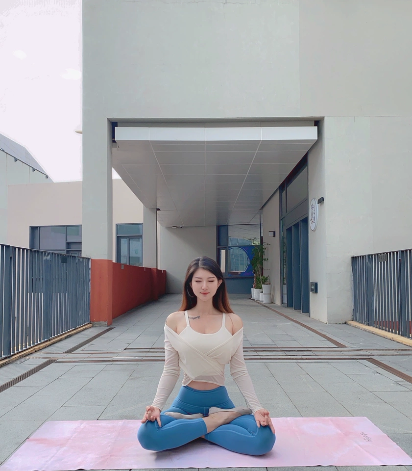 去买去买！都去买！嘎嘎好看嘎嘎好穿，两件套，超级喜欢！姐妹们快冲