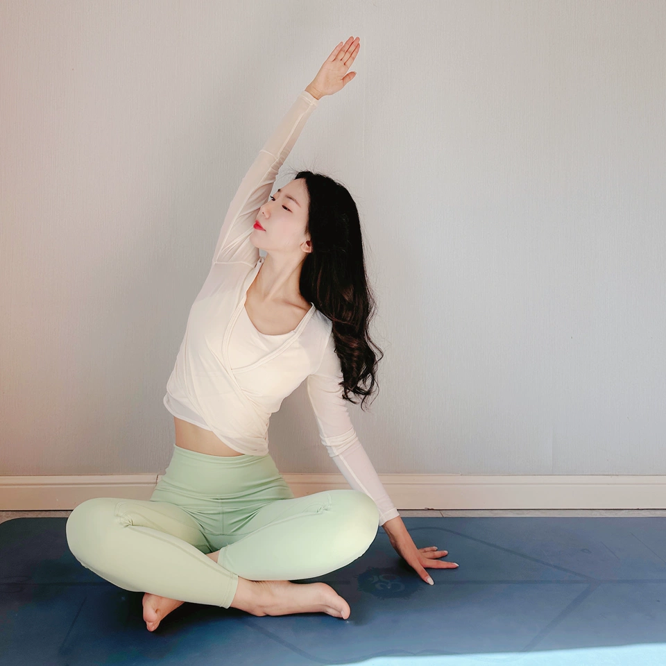 兼具时尚、塑形、紧身不嘞的泳衣难得奥，连体的居然能把腰步的小肉肉藏的看不出来，非常喜欢