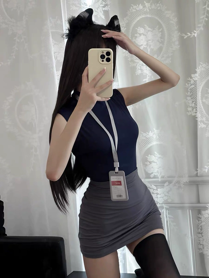 兼具时尚、塑形、紧身不嘞的泳衣难得奥，连体的居然能把腰步的小肉肉藏的看不出来，非常喜欢