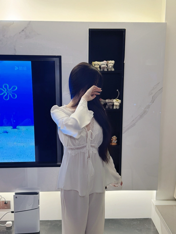 很好 真的 这个是我近期买到最满意的家居服 这个鸵鸟毛真的很大