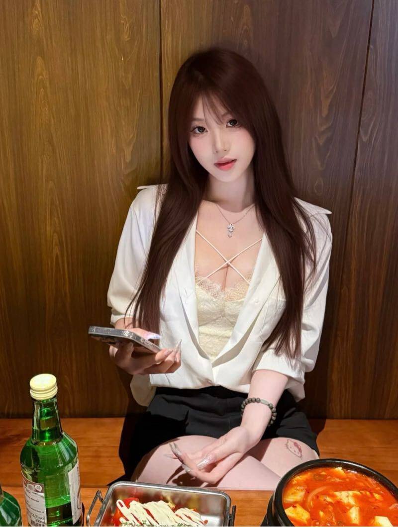 琪琪小姐姐自拍照