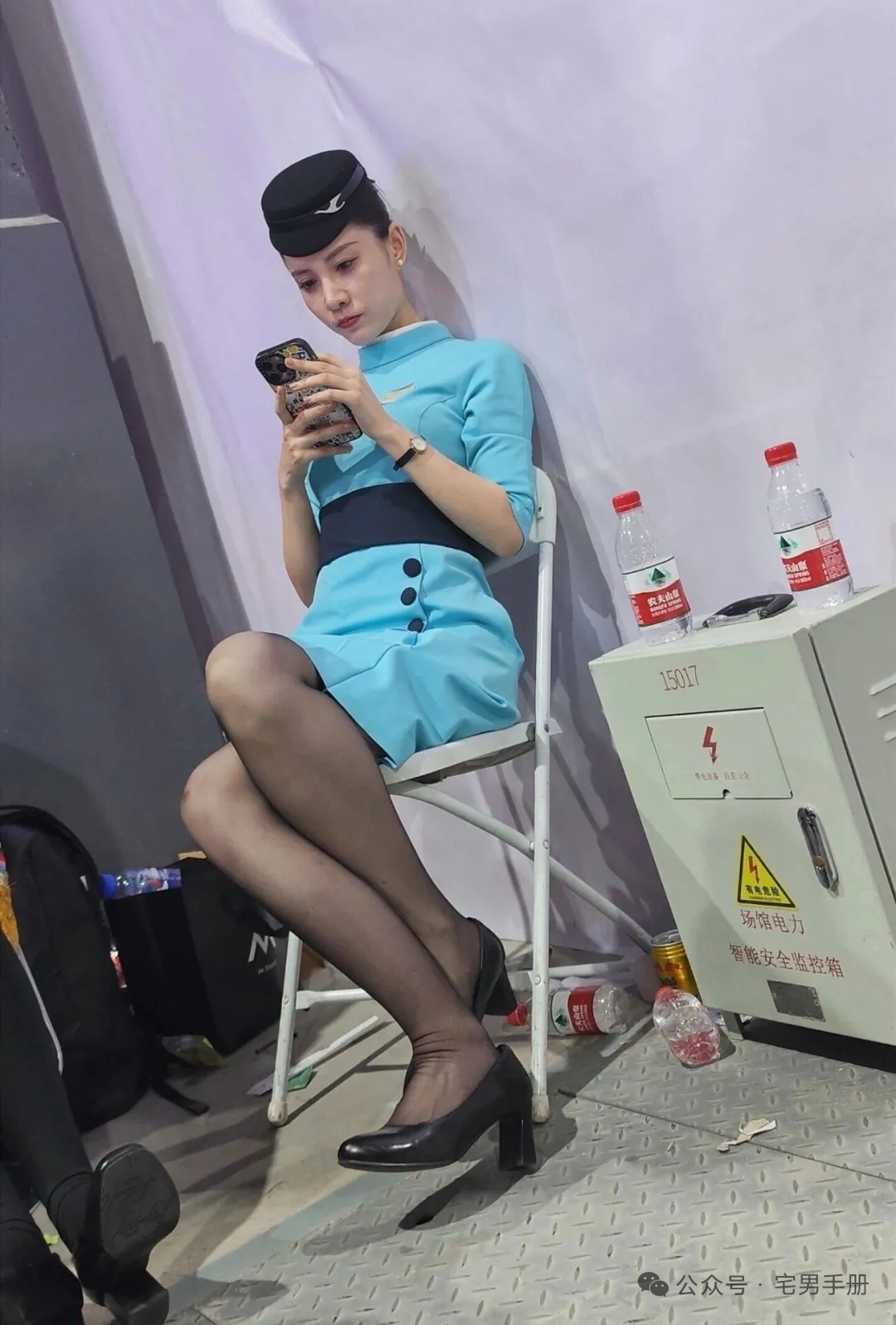 设计太好了，非常的有感觉，价格又实惠，大家的购买摸着也舒服，很好搭衣服 很喜欢，姐妹不要犹豫