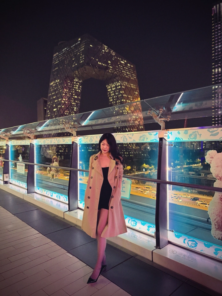 上脚舒适轻松，鞋型很正，没有色差，非常有气质