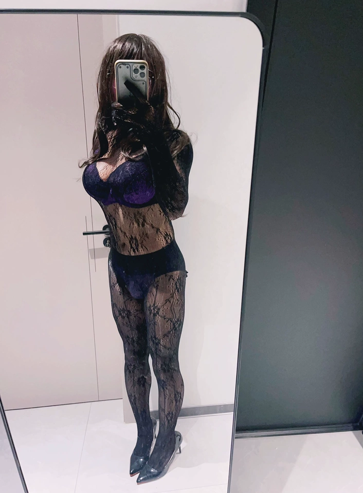 我是那种是圆盘型的胸，虽然是真的有胸但是看着就是真的小，这个非常合适这种胸型，看着大了好多，而且不会压胸，穿着很显胸哦，比我预期的效果还要好