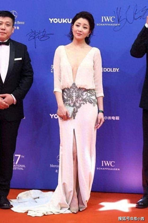 她因“求关注”行为遭批评，网友要求向张元英道歉：这太不公平了 