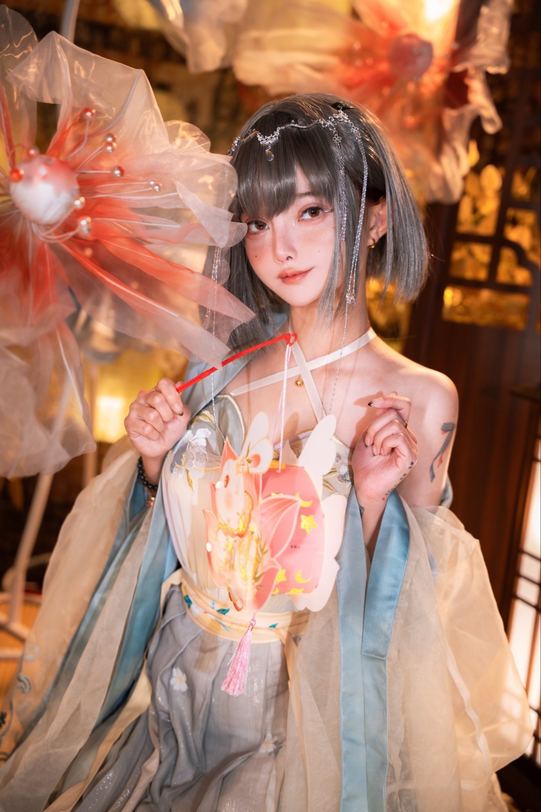 国外美女Cos《怪物猎人：荒野》阿尔玛 还原度赛高