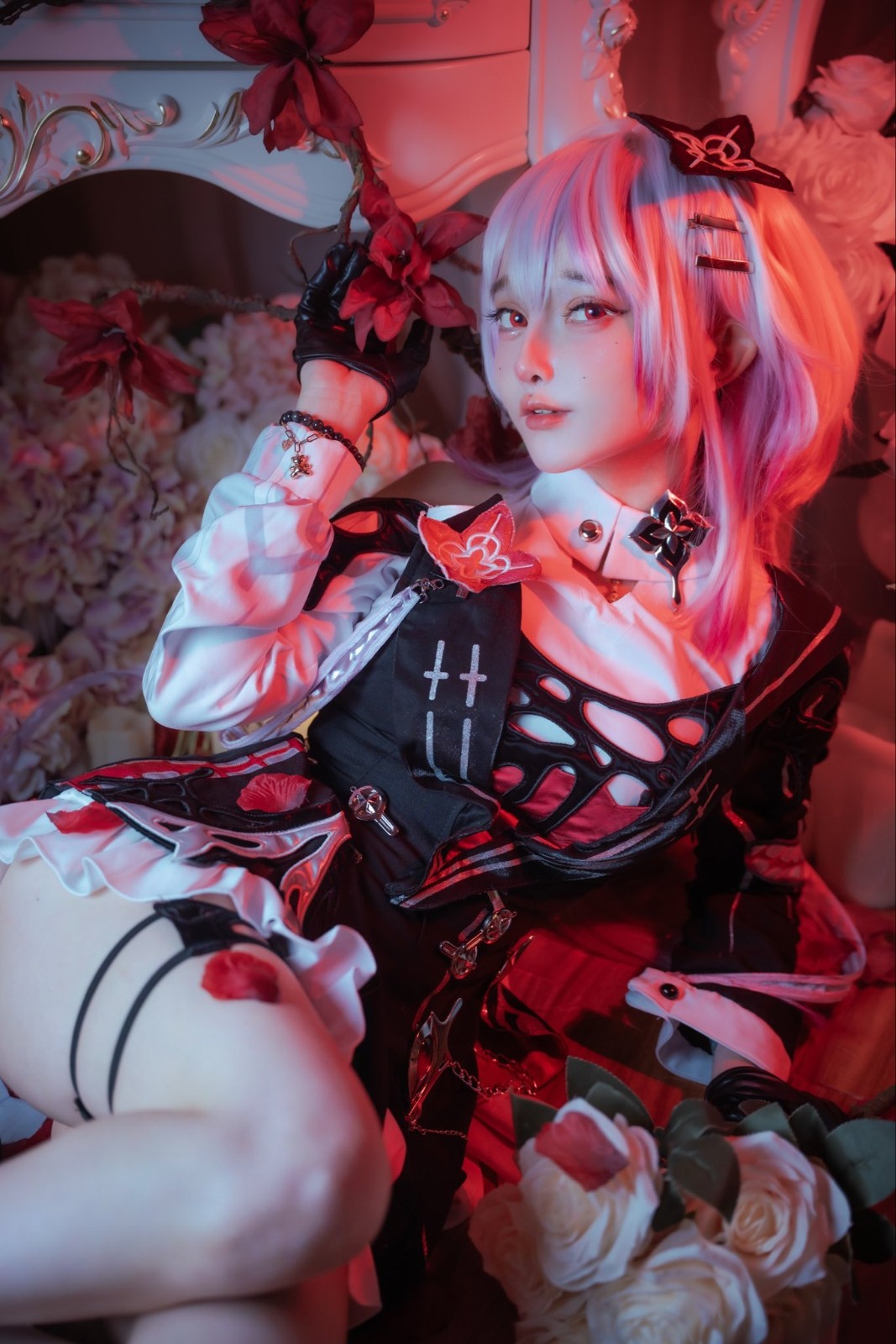 国外美女Cos《怪物猎人：荒野》阿尔玛 还原度赛高