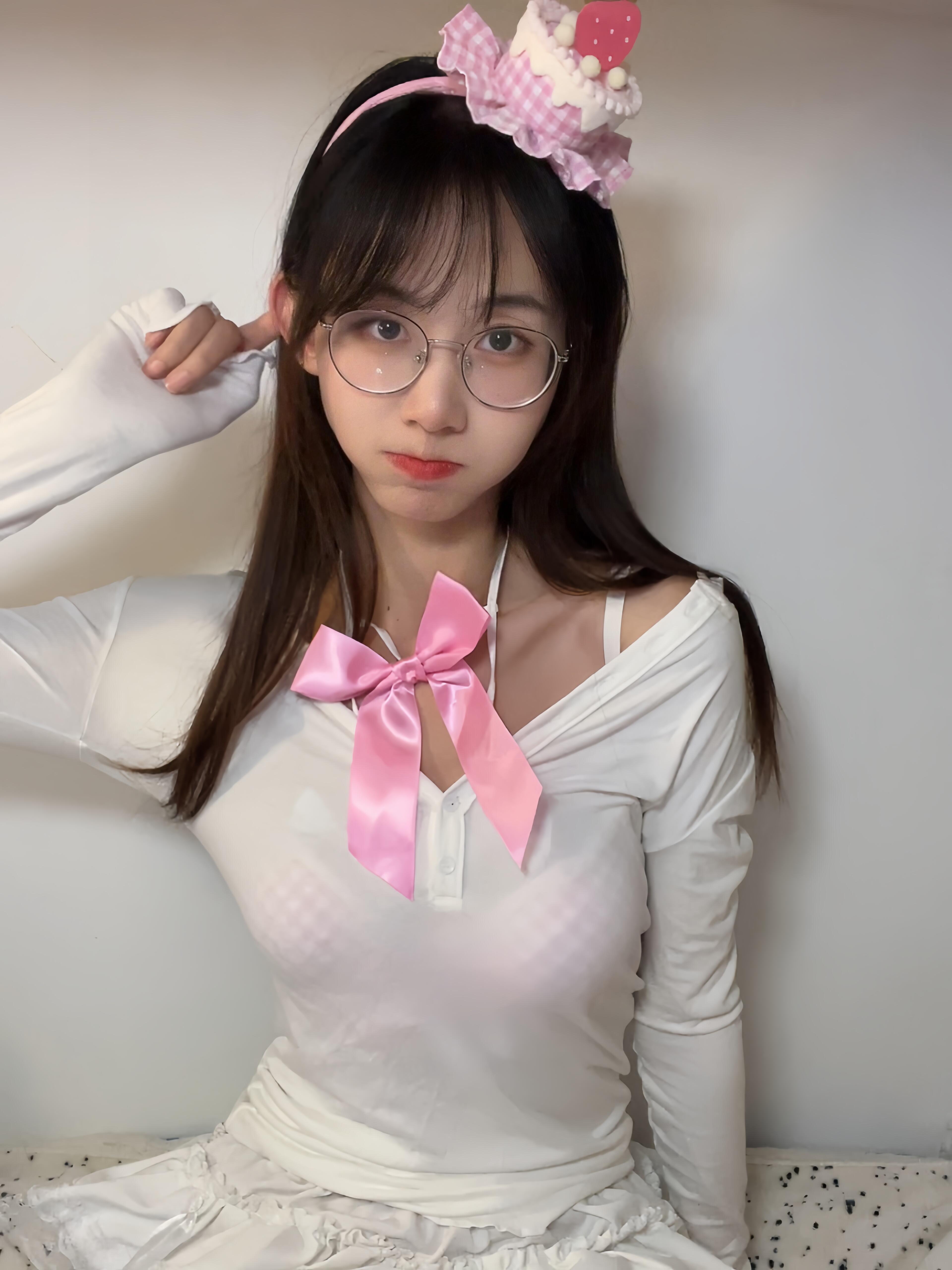 少女感小姐姐自拍照