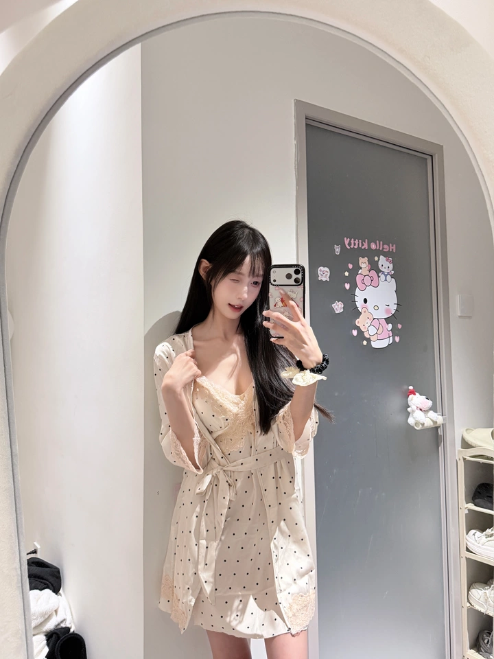 网红美女易梦玲露出马甲线性感火辣！有力量感的身材 