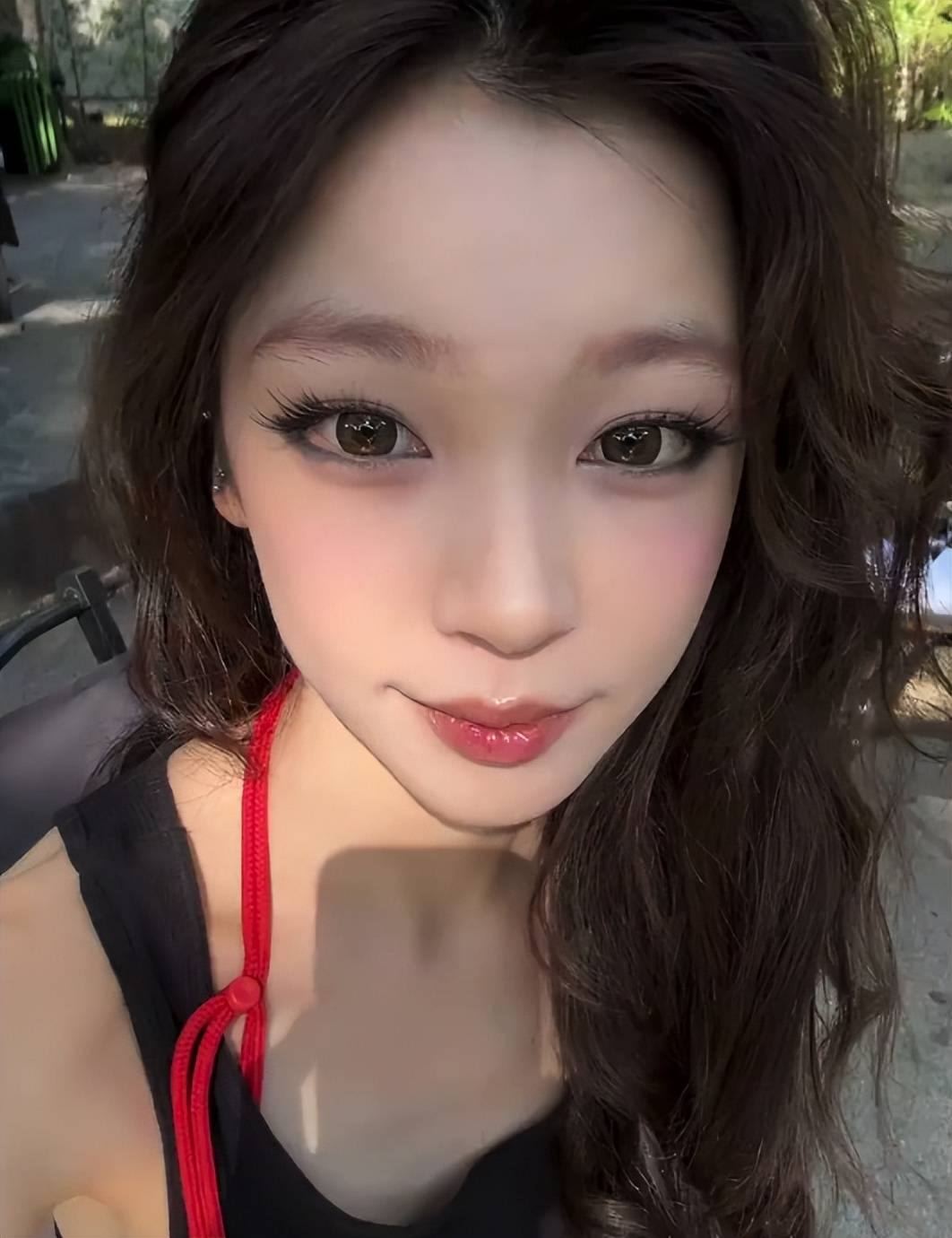 古力娜扎穿透视裙，怼着镜头硬拍，这实力不简单 