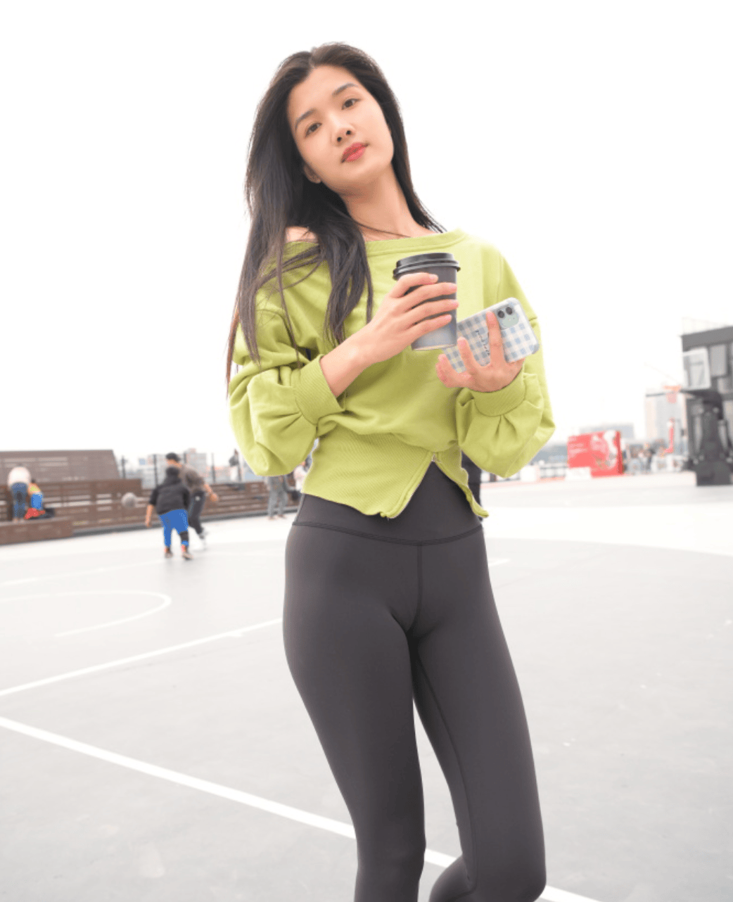 蕾丝雅韵：商场里的绝绝子成熟美女