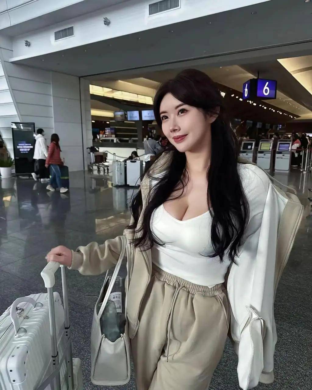 优雅气质的职场丽人！ 