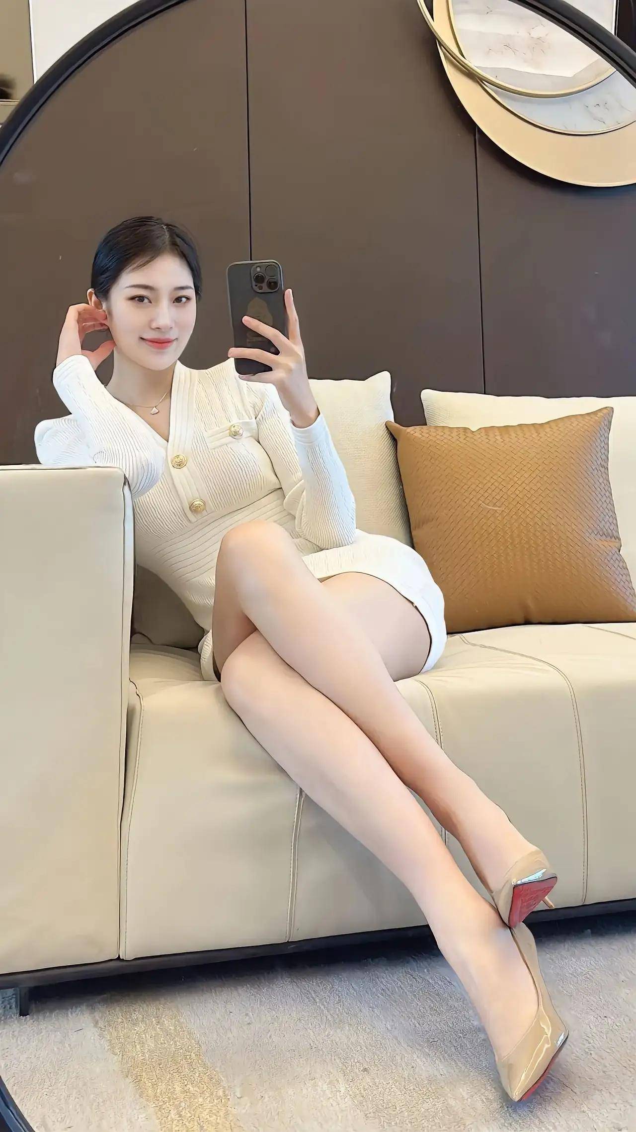 漂亮高挑的瑜伽老师！ 